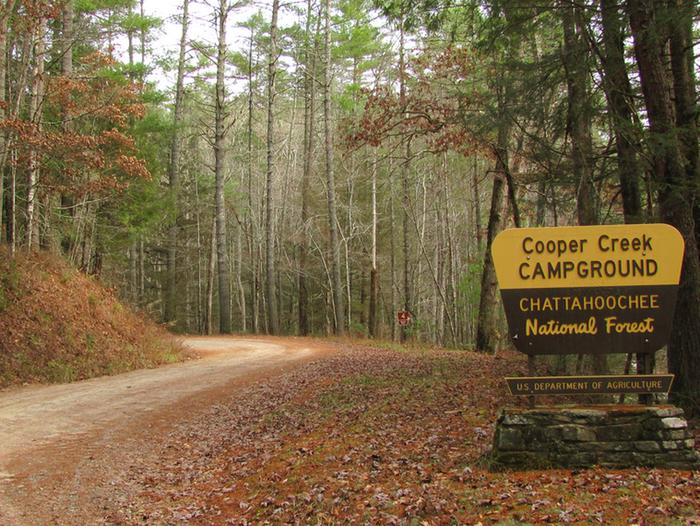 Entrance to the Cooper Creek LoopPortal Sign
