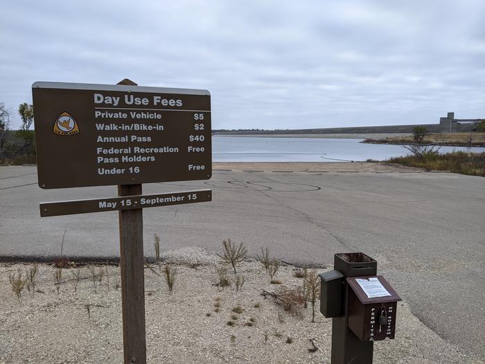 East Rolling Hills Beach Sign