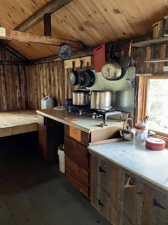 Basic cooking pots and utensils are supplied at Haskell Hut.A propane stove, basic cooking pots and utensils are available for food preparation at Haskell Hut.