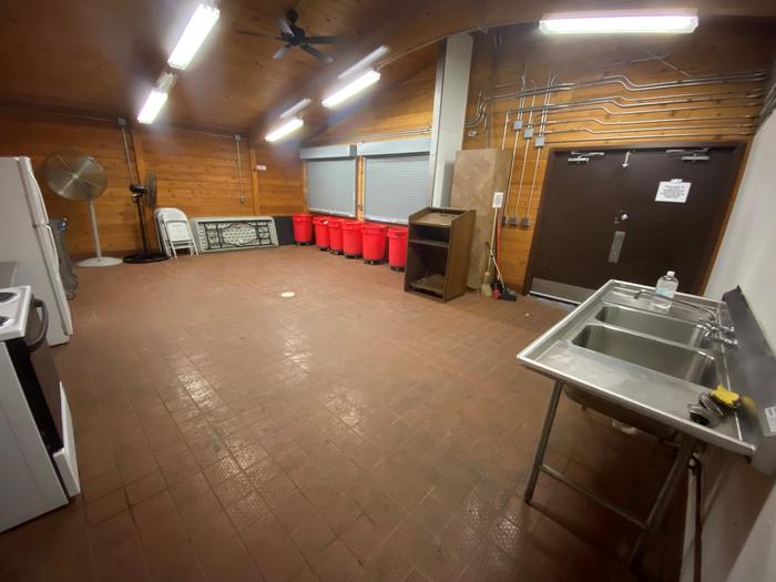 Several amenities available in the kitchen in the Grand Shelter 