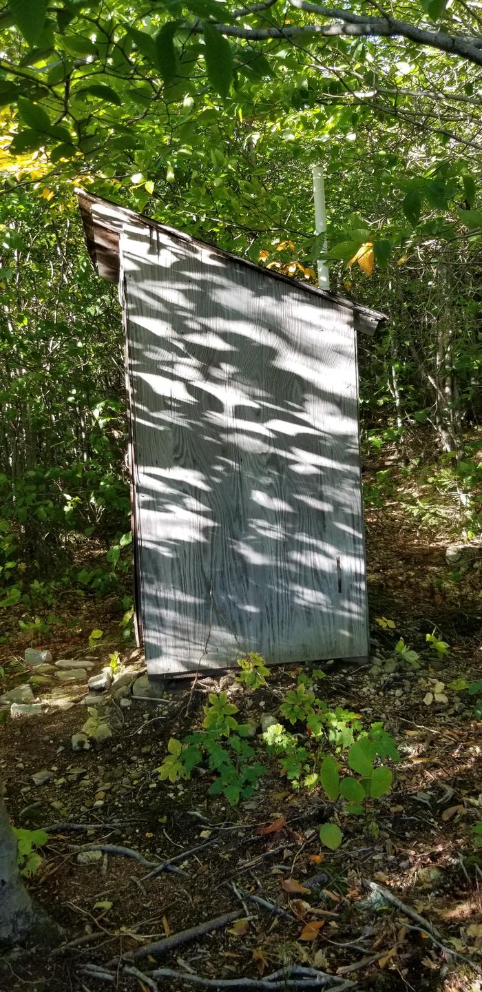 Wooden pit toilet structure at Lunksoos Lean-to.A pit toilet is available near Lunksoos Lean-to.