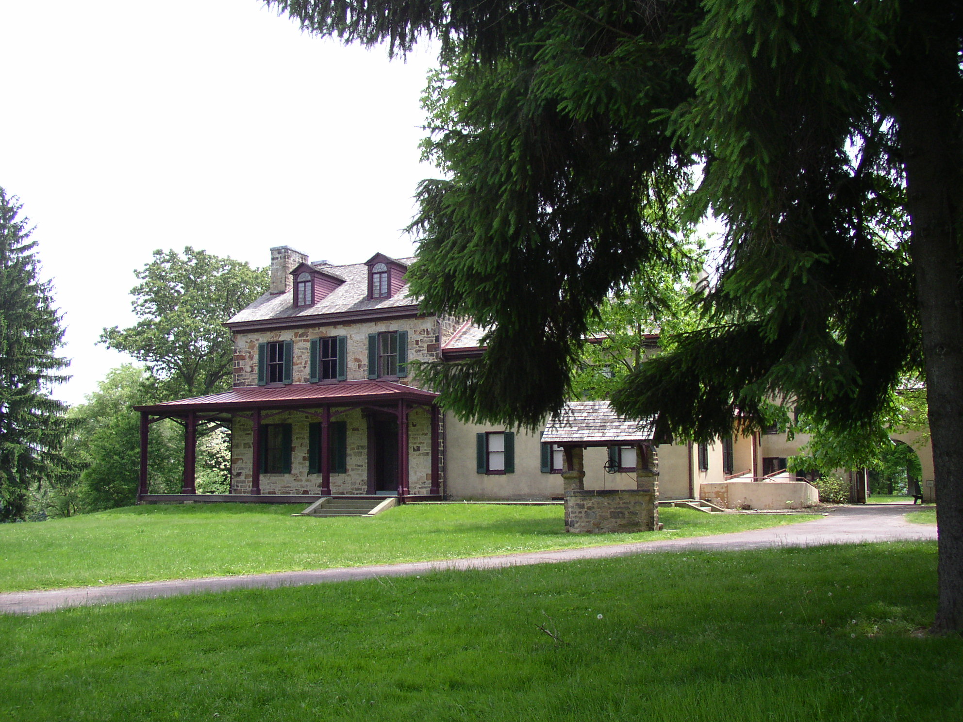 Gallatin House - Stone House and well