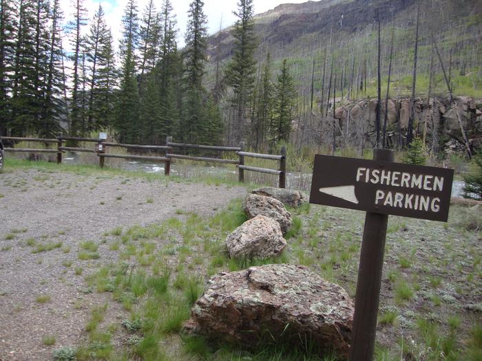 Fishermen Parking at River Hill Campground