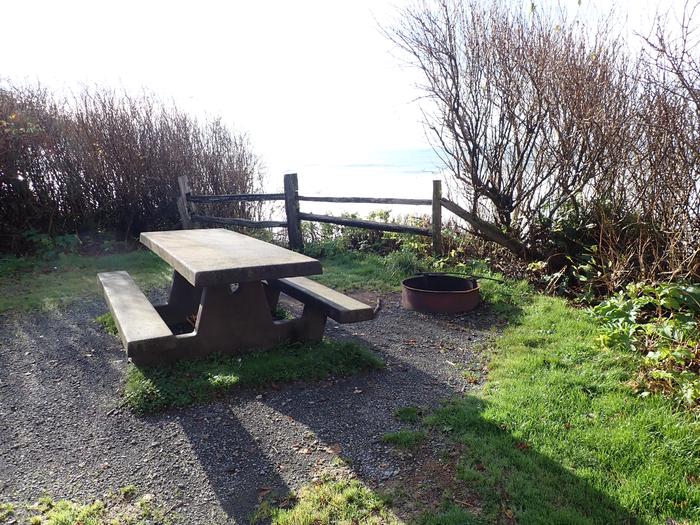 picnic table and fire ring on bluff in front of oceanA18 - fire ring and picnic table area