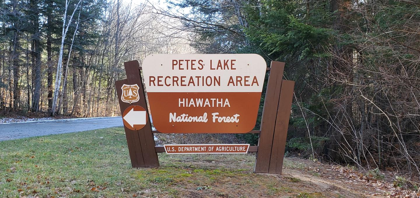 Pete's Lake Recreation Area SignSign indicating the location of the campground off of FR-2173