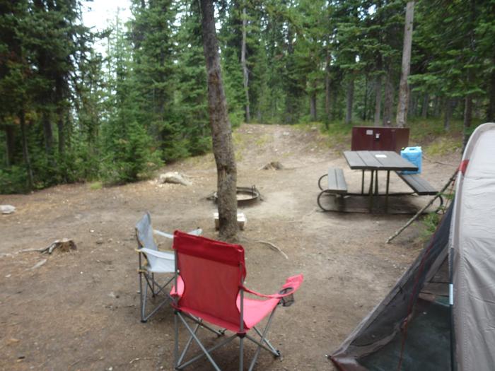 Lewis Lake site 14 with camp chairs, tent, picnic table, and bear boxLewis Lake site 14