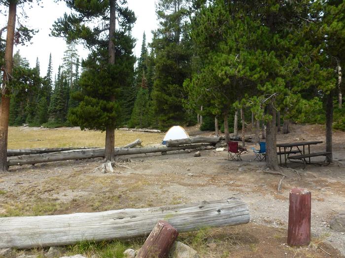 Lewis Lake site 15 with picnic table, camp chairs, and tent.Lewis Lake site 15 