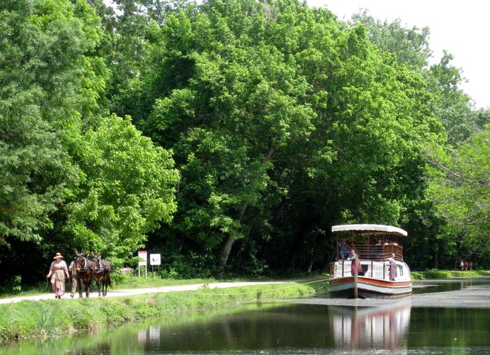 Mules and MercerVisitors to Great Falls can experience a boat ride along the canal.