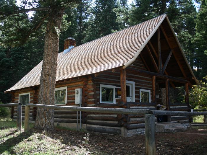Angle view of Bear Creek Cabin