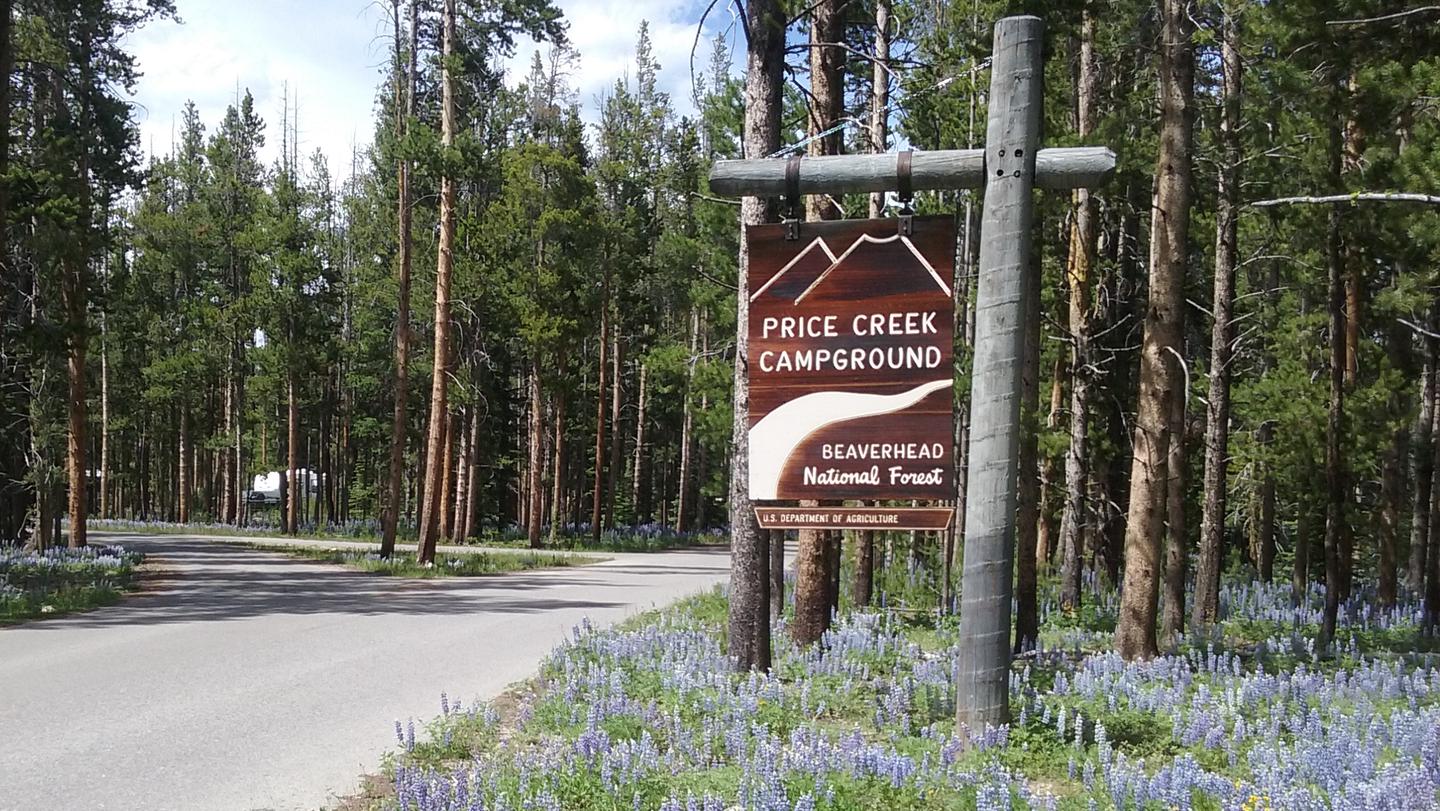 Price CreekEntrance sign to Price Creek Campground