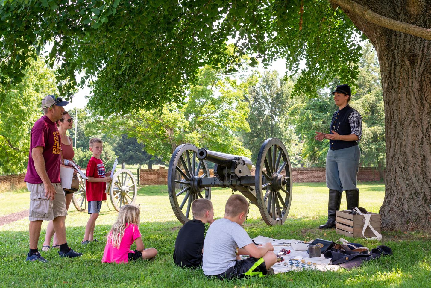 Living History on Marye's HeightsDuring the summer, visitors may encounter park living historians and learn about soldiers' experiences during the war.