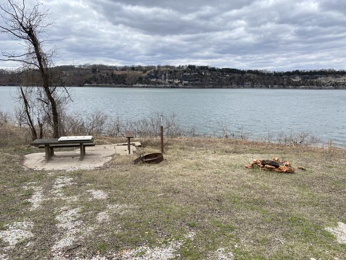 A photo of Site 109 of Loop 0512 at COOKSON BEND with Picnic Table, Fire Pit, Waterfront