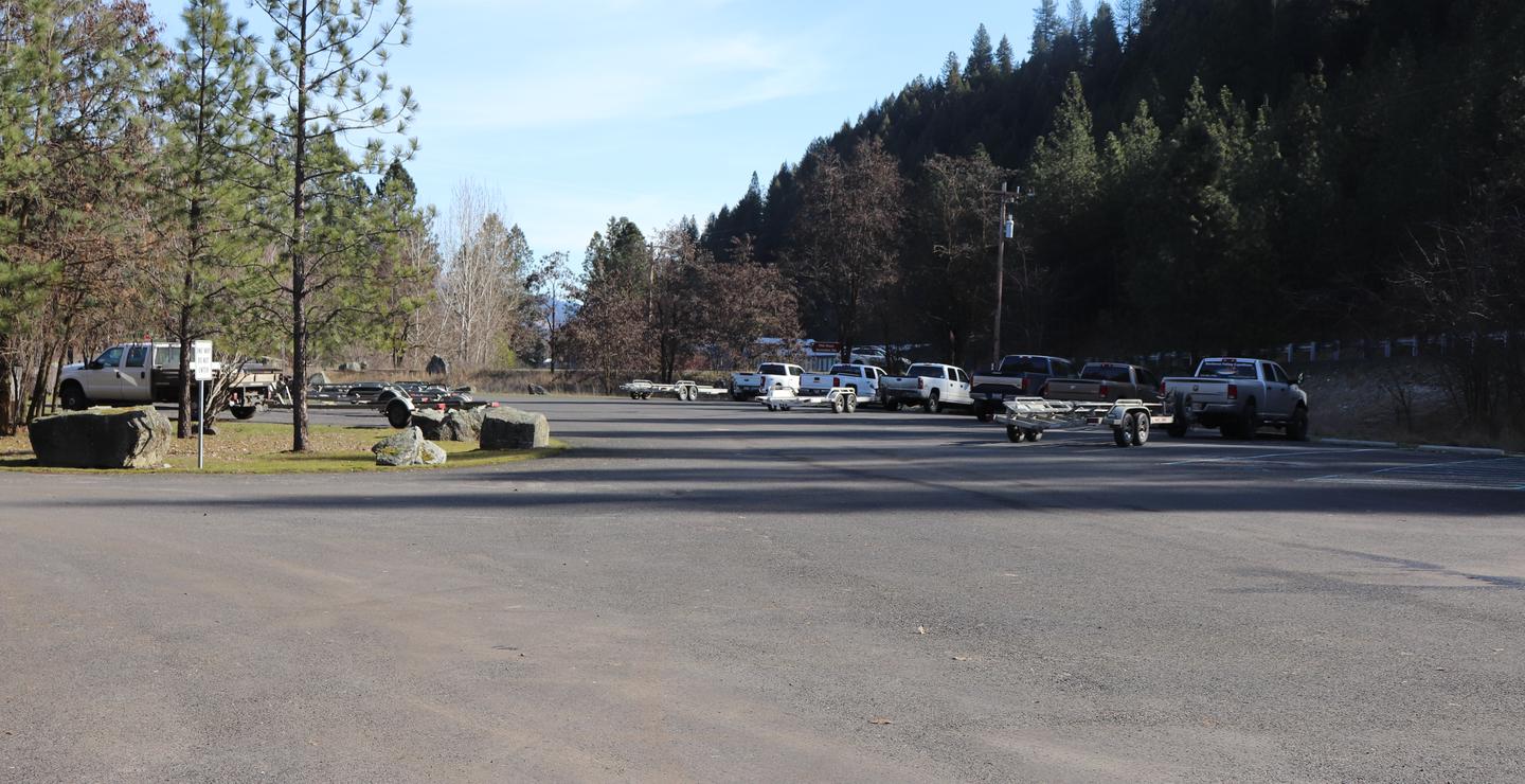 Ample parking is available at Pink House Recreation Site.If you are visiting for the day, there is ample parking for vehicles including trailers. 