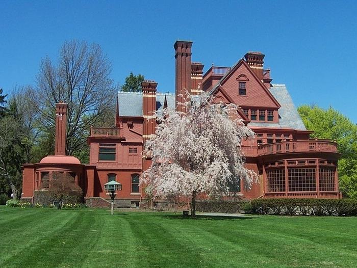 Glenmont EstateGlenmont Estate (back view with Weeping Cherry Tree)