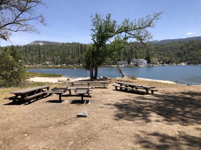 A photo of Site Cove of Loop COVE at RECREATION POINT with Picnic Table, Barbecue, Lake Front. 