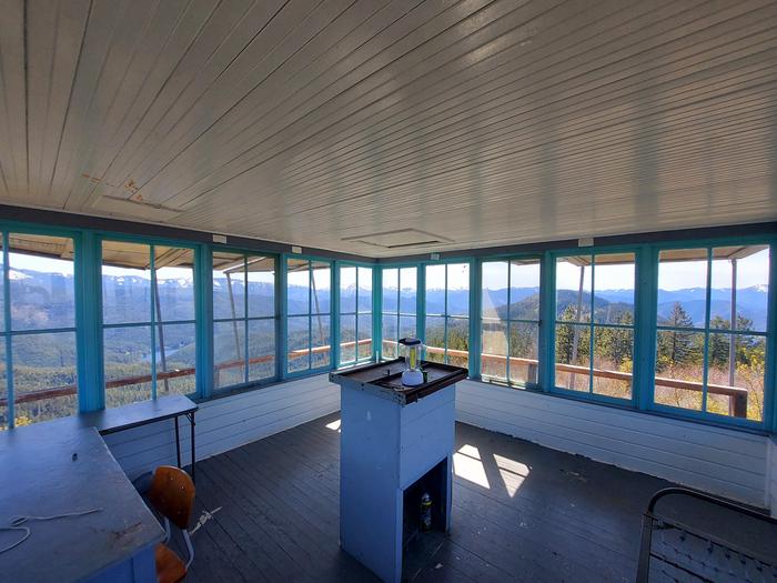 Preview photo of Acorn Woman Peak Lookout