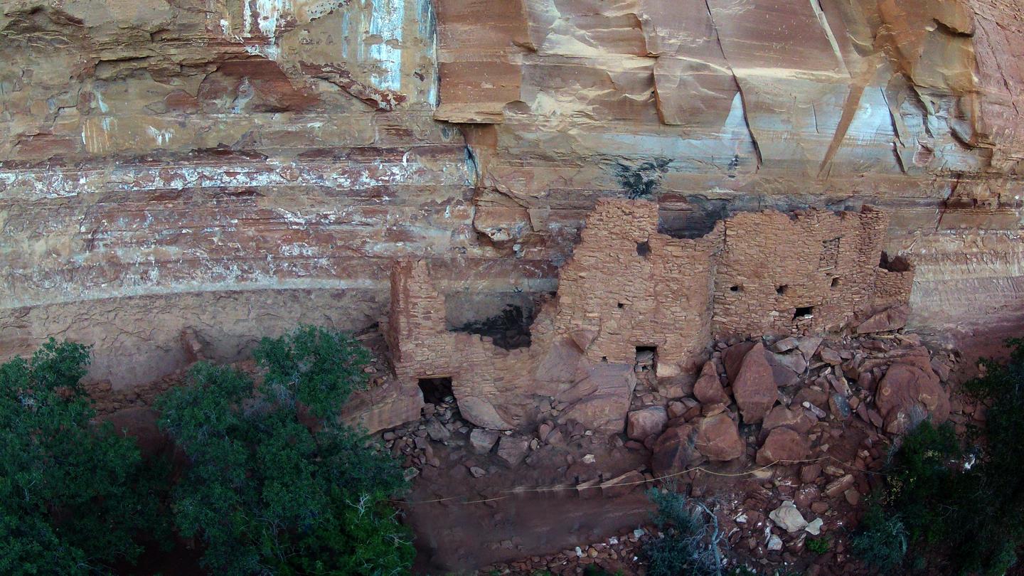 Dwelling Site from the Sinagua CultureDwelling site is virtually the same as when first visited (verified by a photo taken) in 1895 by Smithsonian Archeologist Jesse Walter Fewkes. Fewkes attributed its creation to the people that he termed the Sinagua.