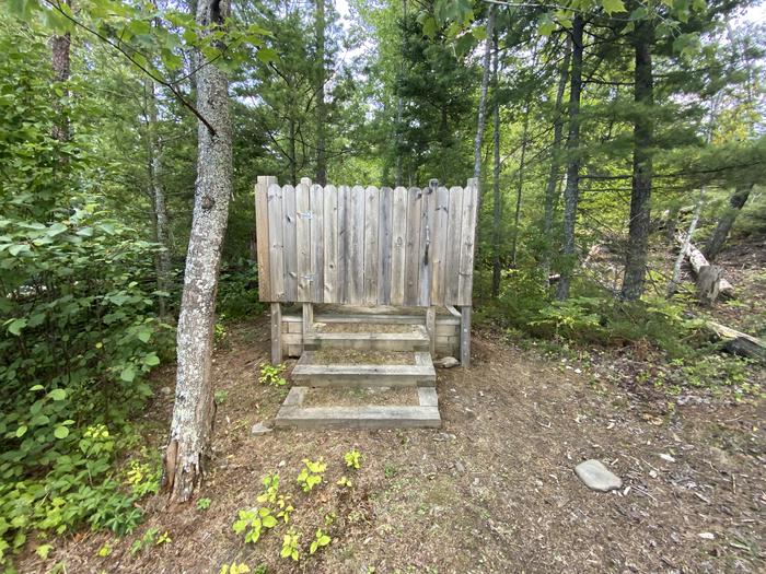 R90 - Anderson Bay West, privacy guard of privy with a couple of steps at campsite.Privacy guard of privy