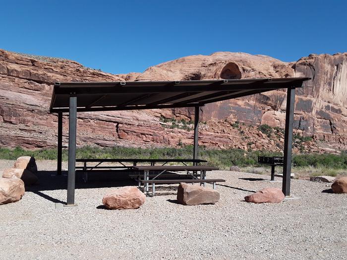 Colorado River Day Use Area shade structure, picnic table, and BBQ grill