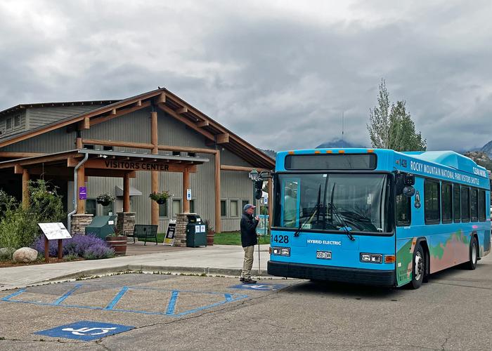 Hiker Shuttle is picking up passengers at the Town of Estes Park Visitor Center