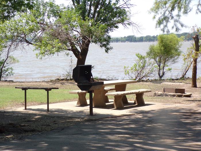 Site 024 of Loop RCOV at RICHEY COVE with Picnic Table
