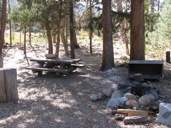 Mono Hot SpringsPicnic table, bear bin, fire pit