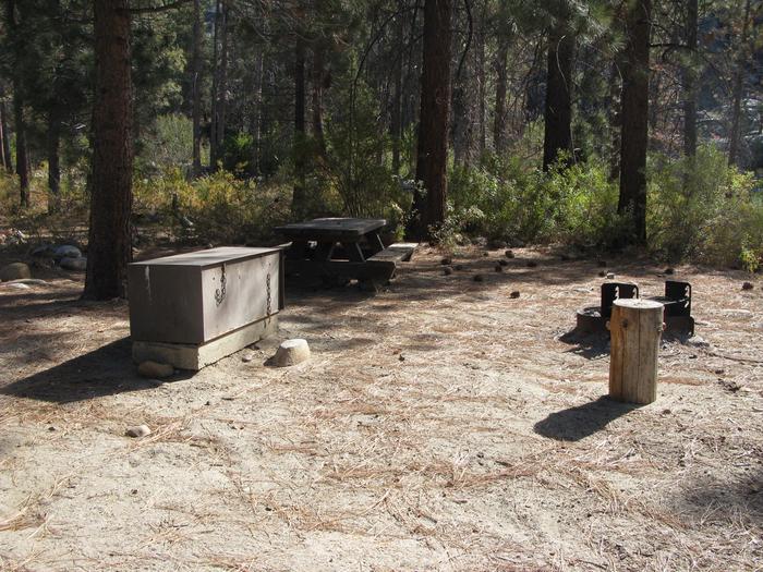 Mono Hot SpringsPicnic table, fire pit, bear bin