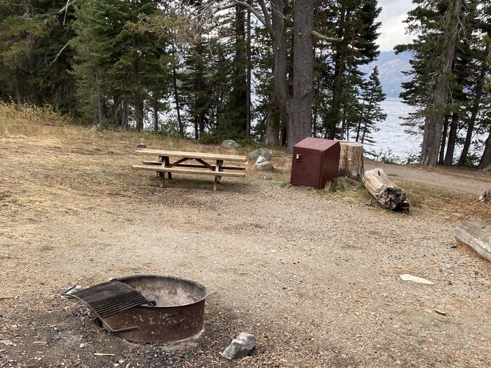 Gold Lake Campground, site 29Shady campsite with view of the lake. High clearance recommended