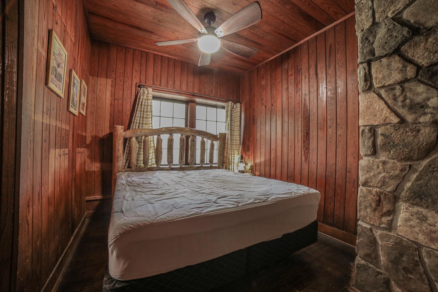 White Rock Mountain, Lodge Bedroom 2Bedroom 2 has one King sized bed. Attached is one 1/2 bath.