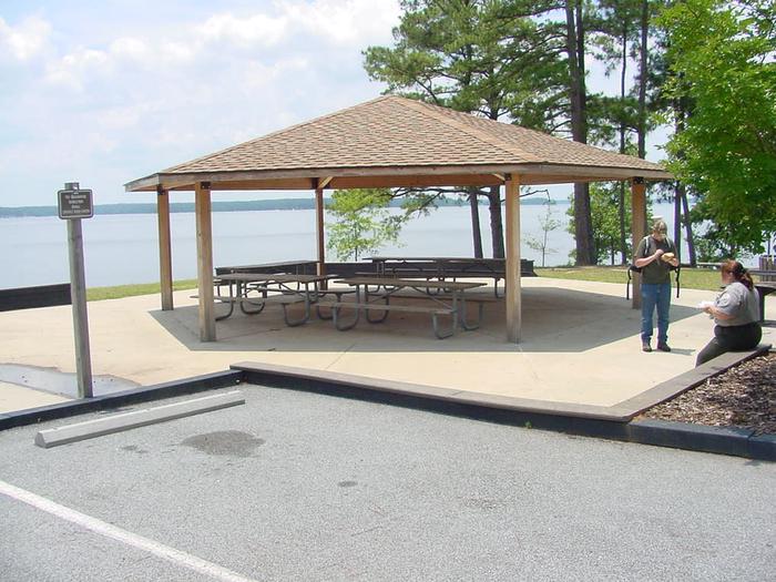 4 picnic tables, 1 grill and beautiful viewHannah Point Shelter
