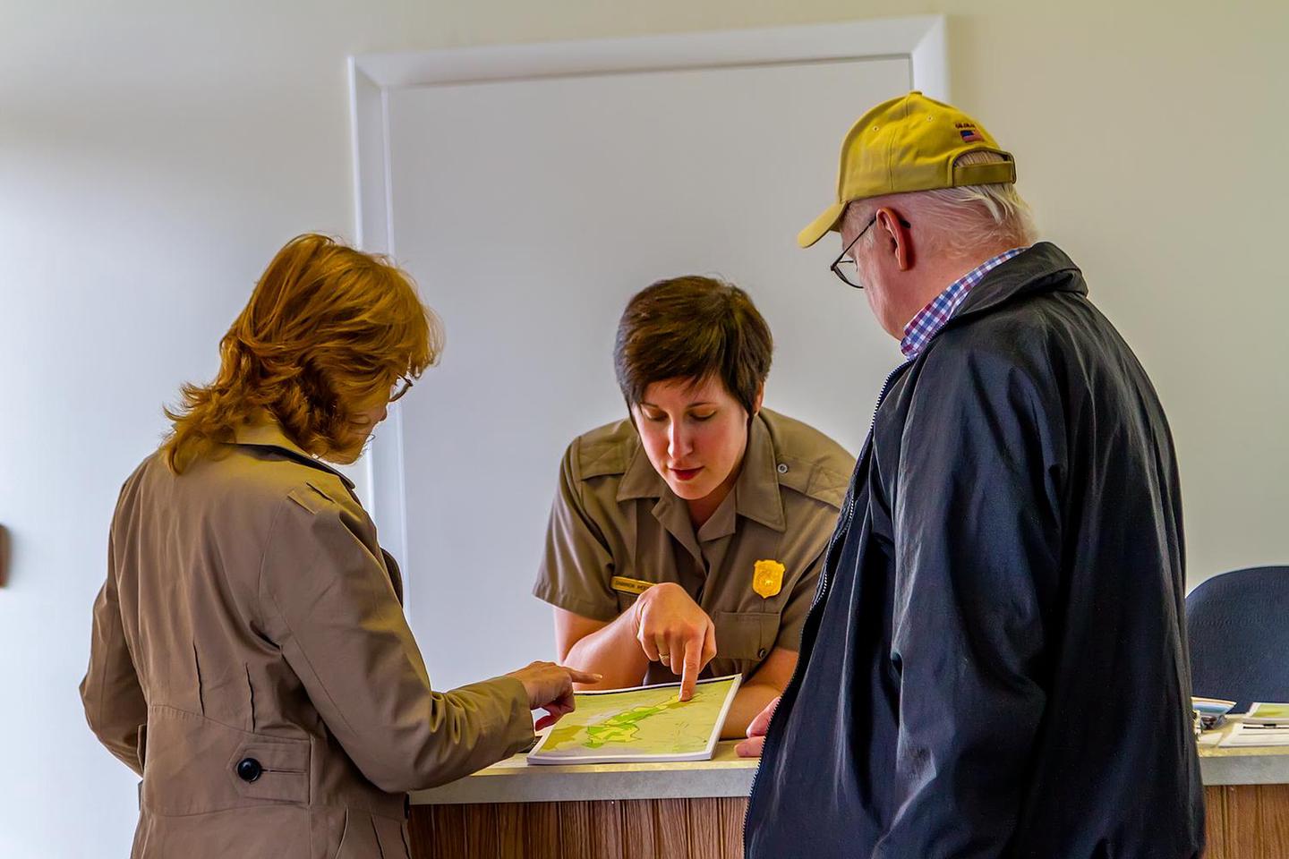 Information DeskA ranger helps a couple plan their visit