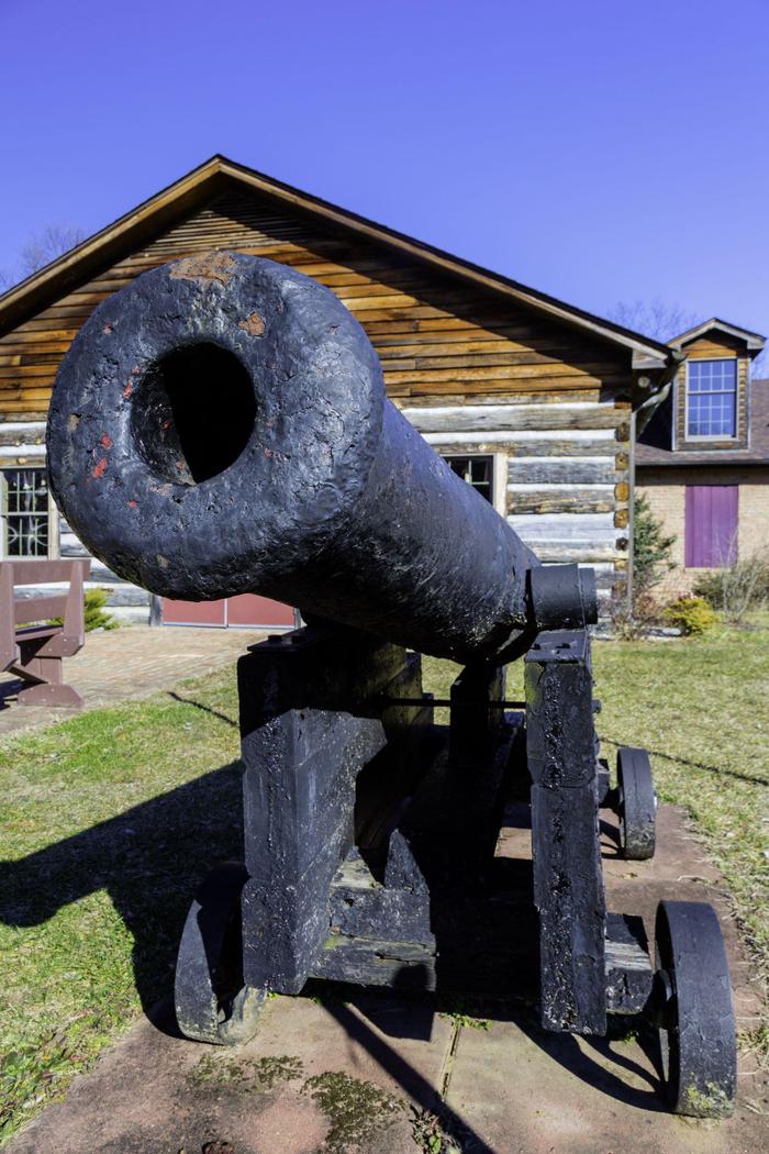 Cannon at Hupp's HillCannon and cabin at Hupp's Hill