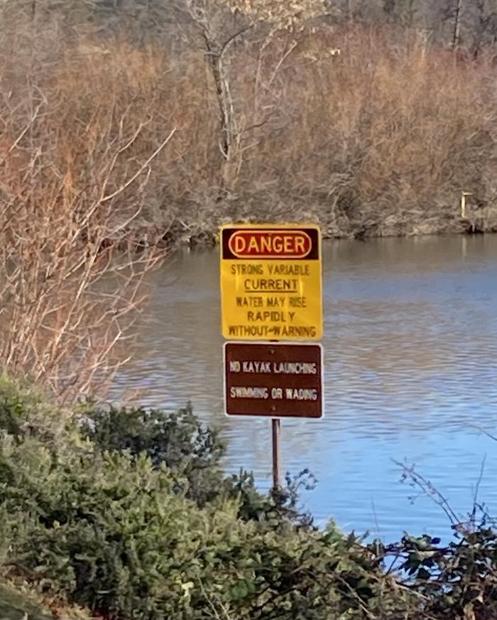A photo of Site Carr Powerhouse Picnic Area waterfront warning sign on entering the water. This is not an area for swimming, wading or boat launching. 