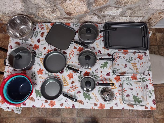 Provided cooking equipmentAvailable dishware, pots, pans, and appliances may not be the same as pictured. 