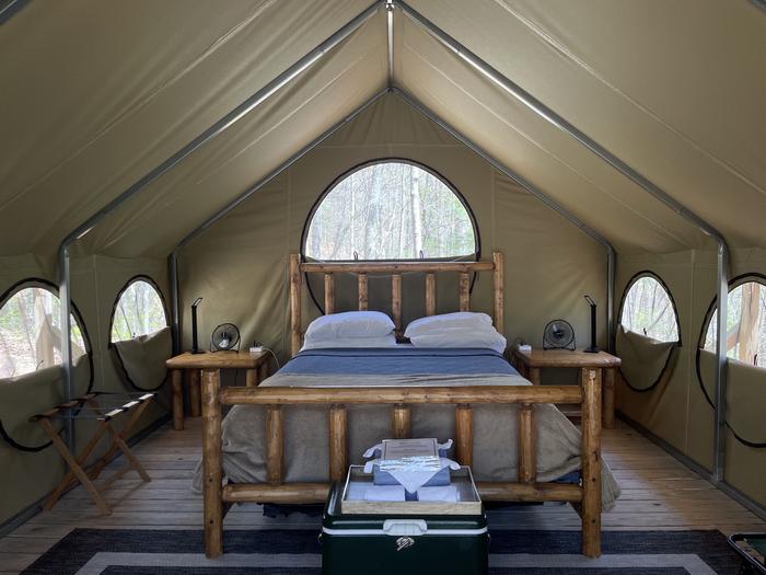 Lake Powhatan Glamping - queen bed, linens & towels provided 