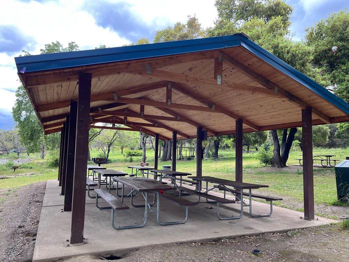 Picnic shelter with 6 tables and a grillPomo A reservable picnic shelter