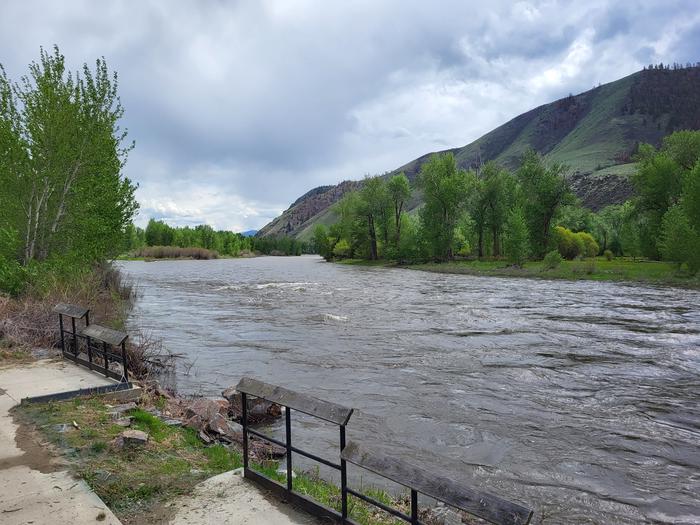 Fishing access to Salmon River