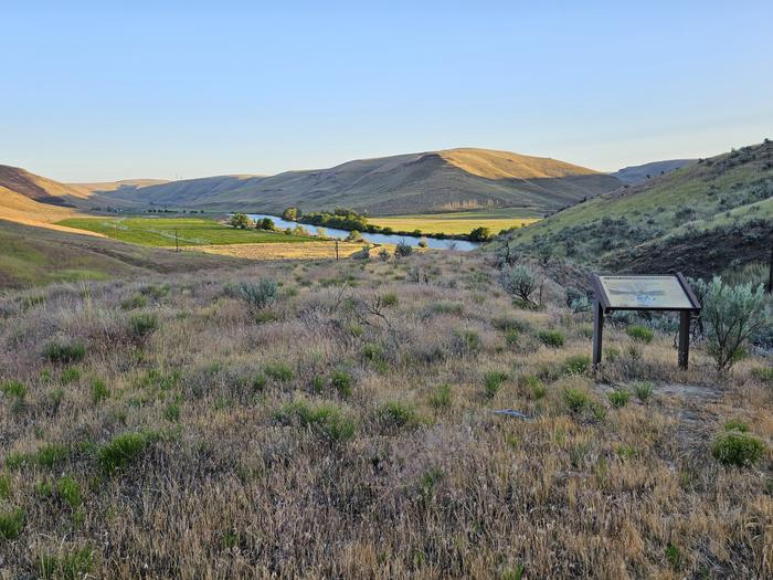 Interpretive site above the John Day River crossing