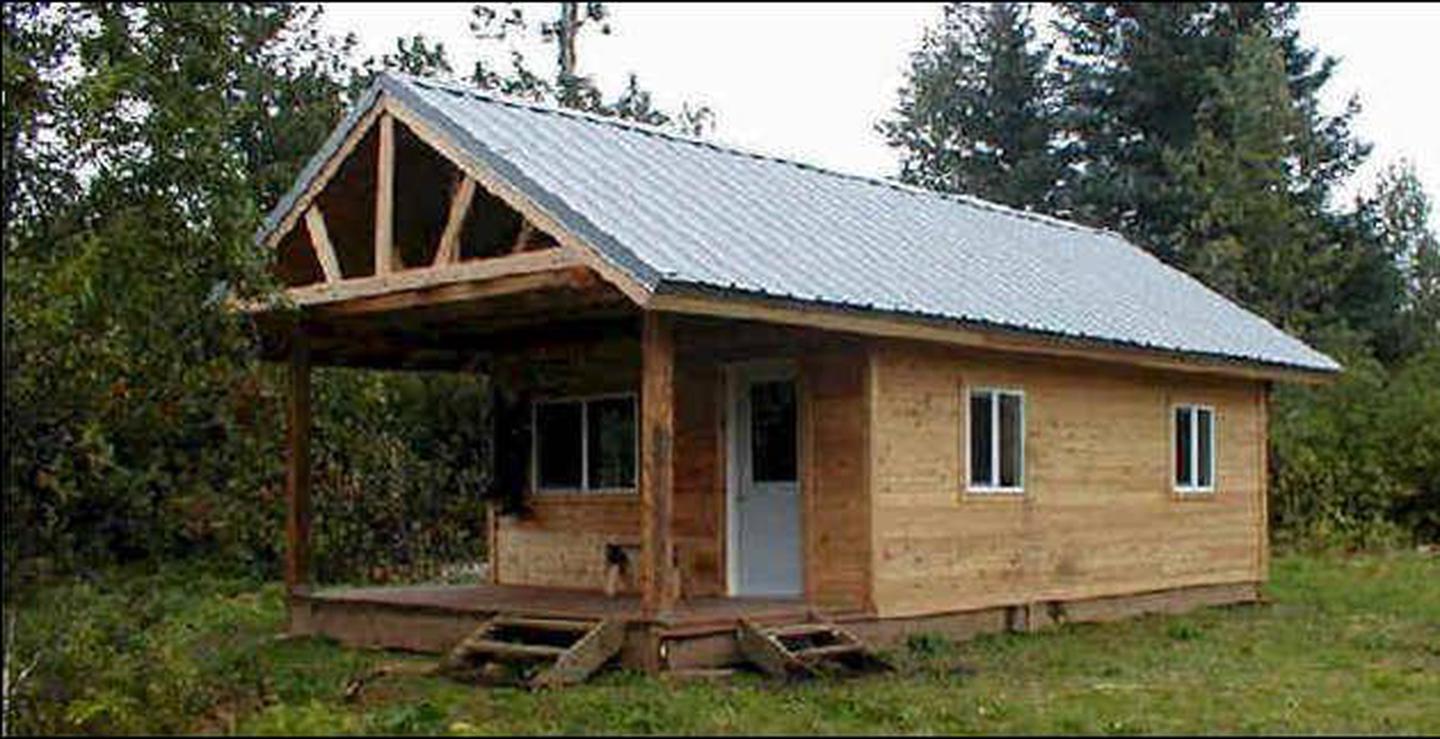 A front view of Esker Stream Cabin (Wrangell-St Elias)