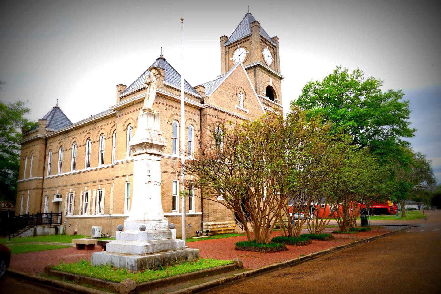 Tallahatchie County CourthouseThe Tallahatchie County Courthouse in Sumner, MS.