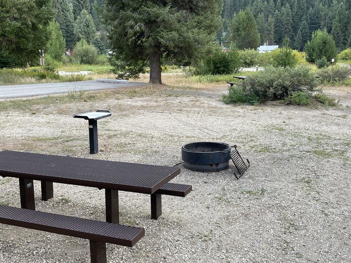 Valley 3 picnic table, firepit, tent padV003 picnic table, firepit, tent pad