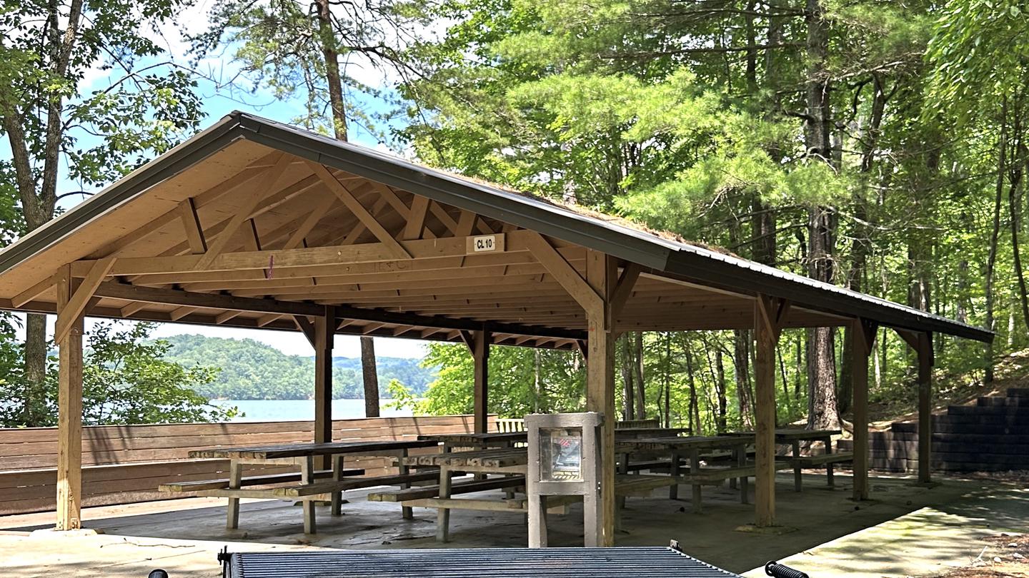 DAMSITE DAY USE AREA SHELTERLarge Day Use Shelter - First come, first served. No reservation is necessary.  Seating capacity is 30 people. Tables and grill are present. Parking, restrooms and lake shoreline are nearby. 