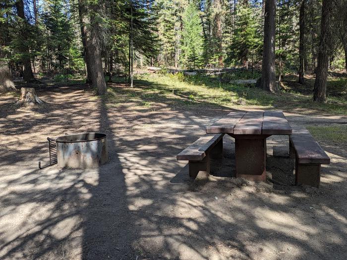 Site 6 in Cabin Creek Campground
