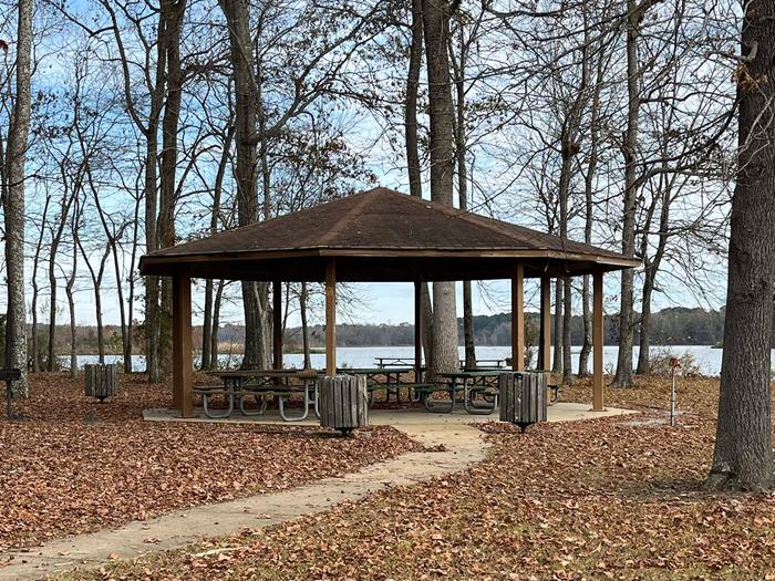 Preview photo of Blue Bluff Picnic Area (Aberdeen Lake)