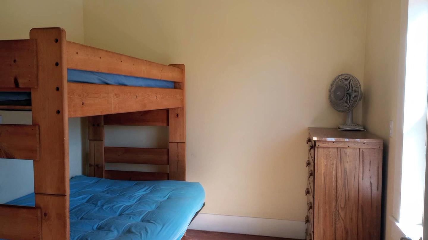 Master bedroom, equipped with 1 bunk bed and a dresser. Sleeps up to 3East bedroom