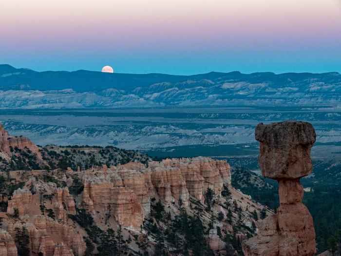 Full Moon over BryceFull Moon Rise over Bryce Amphitheater
