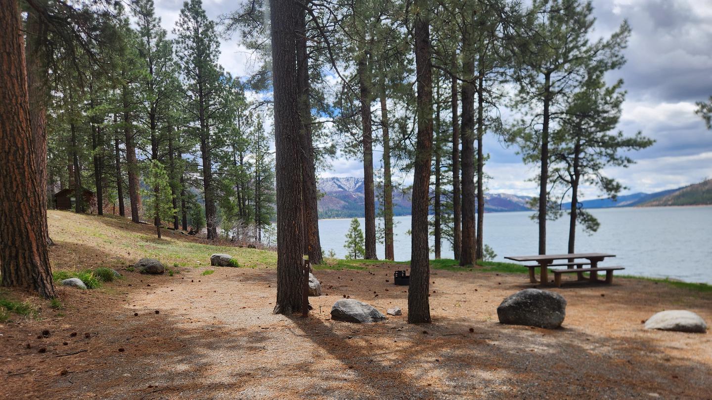 A Premium lake-side site with pine trees