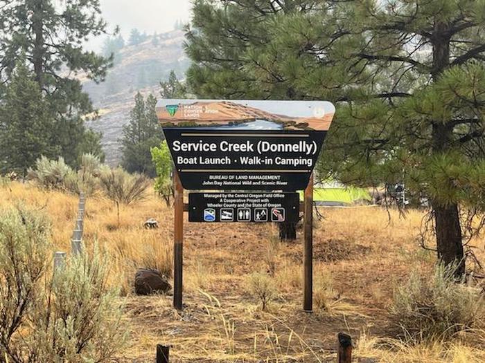 This photo depicts the Service Creek Boat Launch and Walk-in Camping site ID sign.Service Creek Boat Launch and Walk-in Camping site ID sign