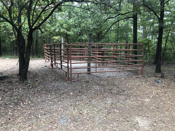 A photo of Site 004 of Loop HCMR at CEDAR LAKE (OKLAHOMA) with horse pen