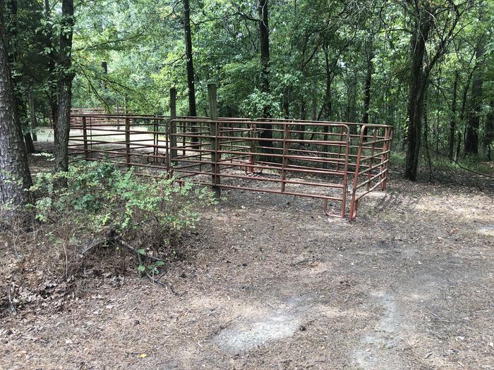 A photo of Site 007 of Loop HCMR at CEDAR LAKE (OKLAHOMA) with horse pen